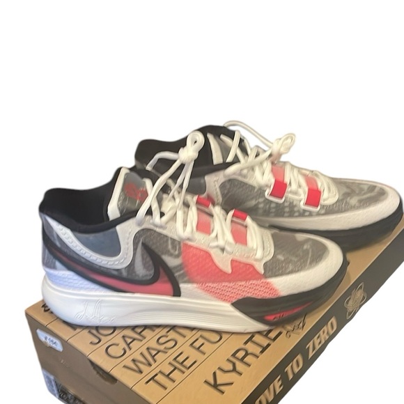 Authentic Nike Kyrie size 11 men’s shoes NIB Retail$189
NEW - Picture 8 of 9